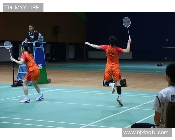 杭州羽毛球队耐力训练引发热议球迷与专家观点交锋 杭州羽毛球队耐力训练引发热议球迷与专家观点交锋